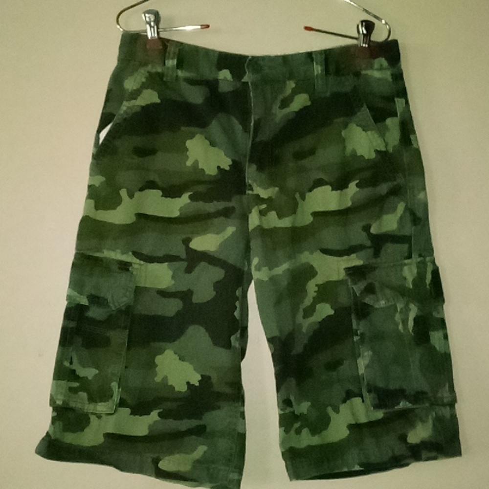 Old navy camouflage cargo pants ...excellent condition